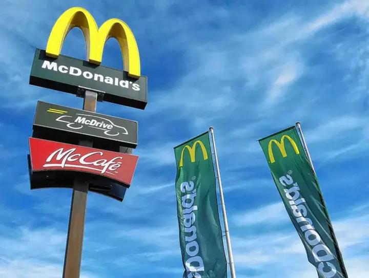 Porównanie cen w różnych lokalizacjach McDonald's