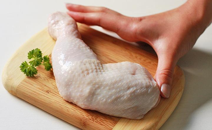 Ile kalorii ma smażone udko z kurczaka? Oto, co warto wiedzieć!