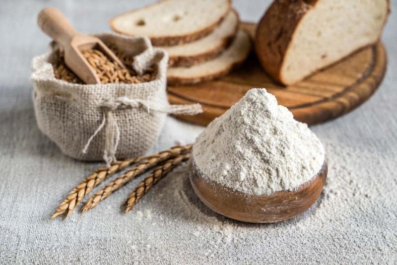 Jaką mąkę wybrać do pieczenia ciemnego chleba?