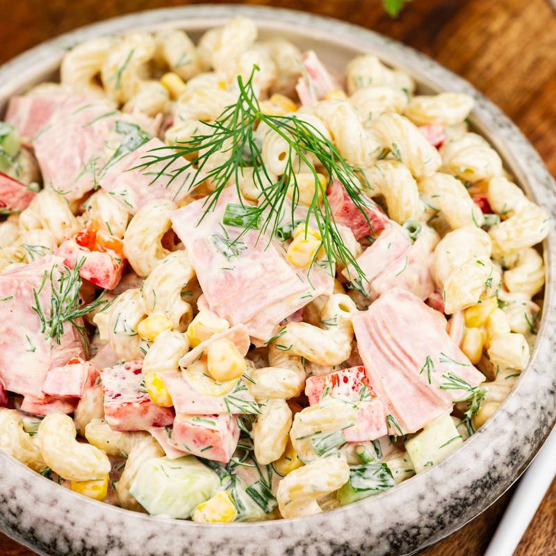 Smaczne inspiracje: jaka sałatka idealnie komponuje się z muszlami makaronowymi?