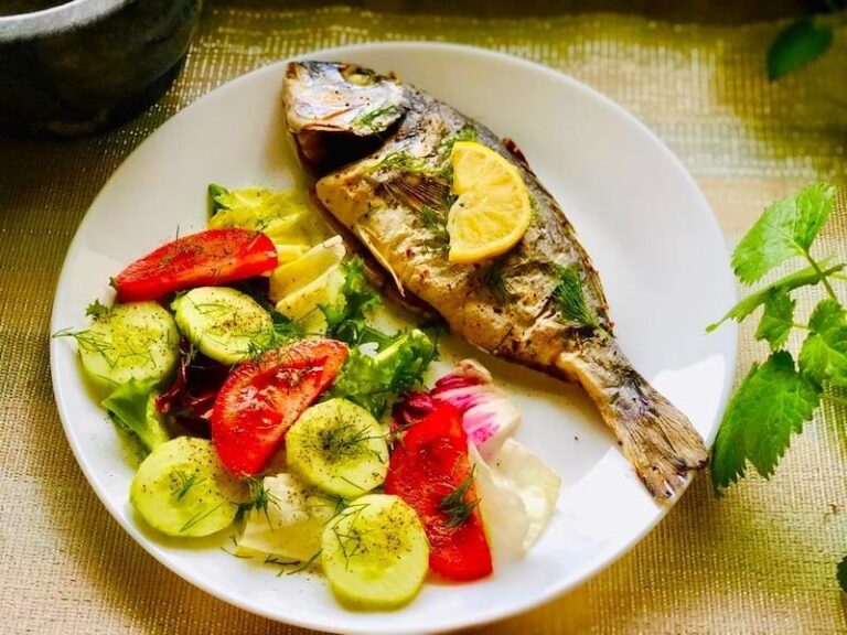 Idealnie upieczona dorada – jak długo piec w piekarniku, by zachwycić smakiem?