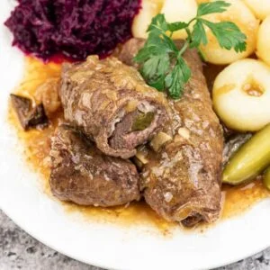 Idealny przepis: jak długo piec zrazy wołowe w piekarniku, by były soczyste i aromatyczne?