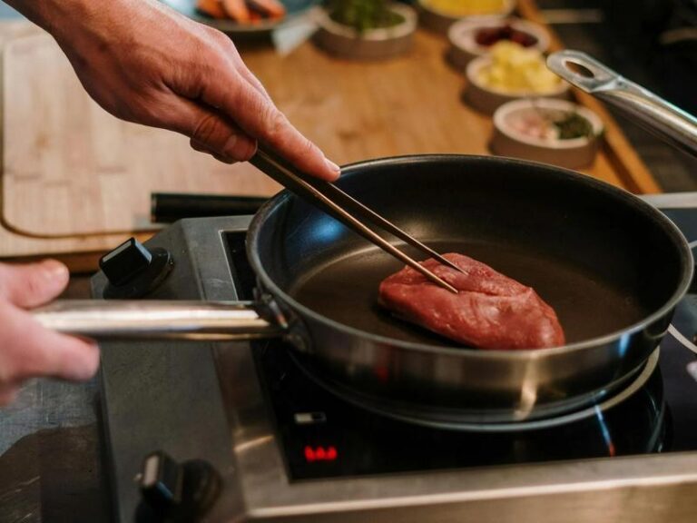 Jak długo smażyć mięso wołowe mielone, aby było idealne?
