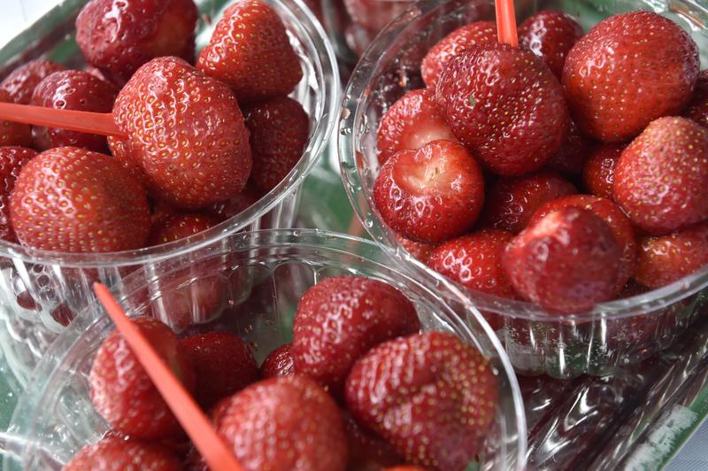 Sałatki i dania główne z truskawkami