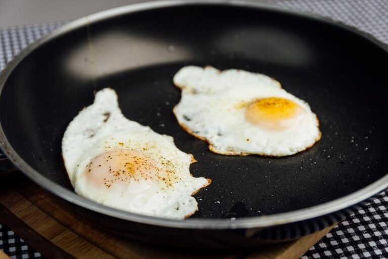 Ile kalorii ma smażone jajko? Odkryj tajniki odżywcze!