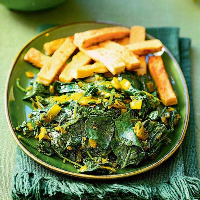 Ile kalorii ma szpinak smażony? Odkryj właściwości i wartości odżywcze tej zdrowej potrawy