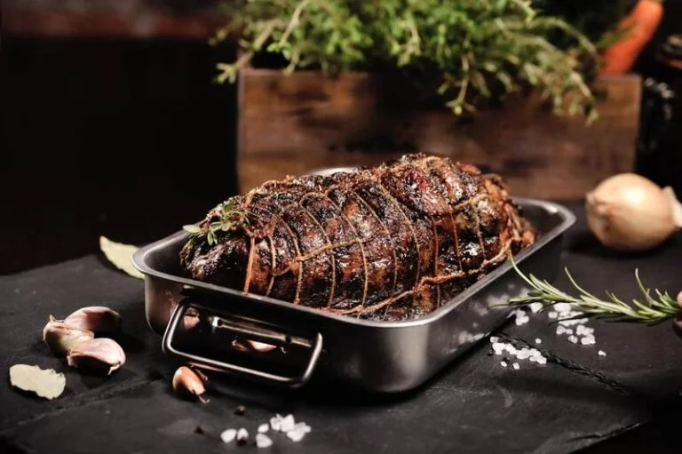 Optymalne pieczenie schabu w folii aluminiowej – ile to trwa?