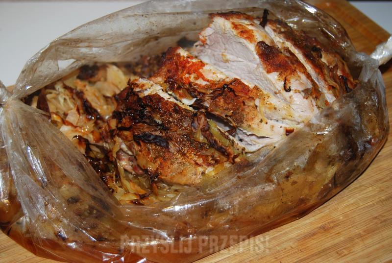 Pieczona łopatka w rękawie