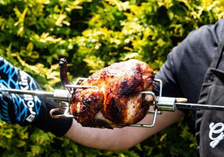 Kurczak z rożna – jak długo piec, aby uzyskać idealną soczystość?