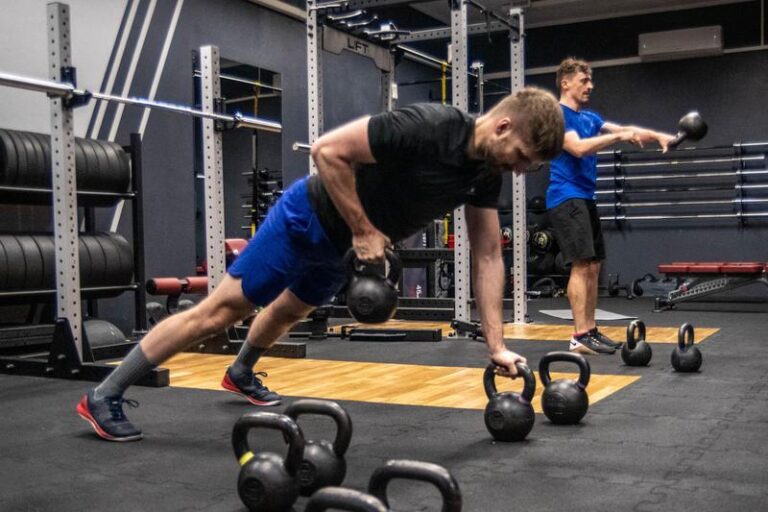 Alternatywy dla kettlebell – czym zaskoczyć swoje treningi?