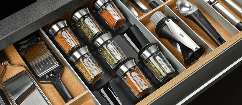 Przechowywanie przypraw w kuchni: Najlepsze sposoby na zachowanie ich świeżości i smaku