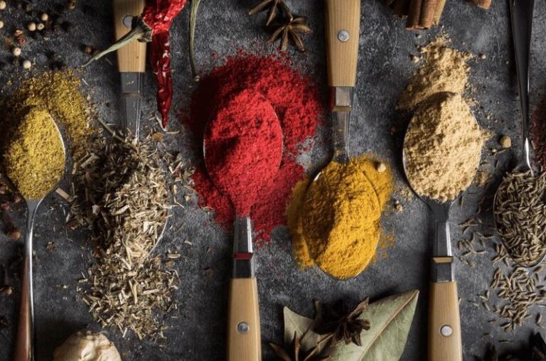 Skuteczne przyprawy, które pomogą schudnąć i wzbogacą Twoje potrawy