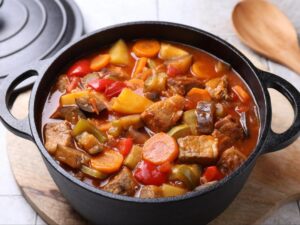 Jakie mięso najlepiej wybrać do zupy gulaszowej?